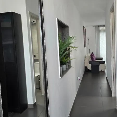 Adriana House 50 Metros Al Mar شقة